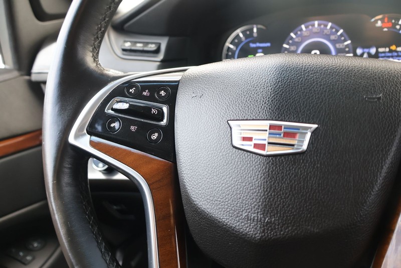 Cadillac Escalade ESV Vehicle Full-screen Gallery Image 26