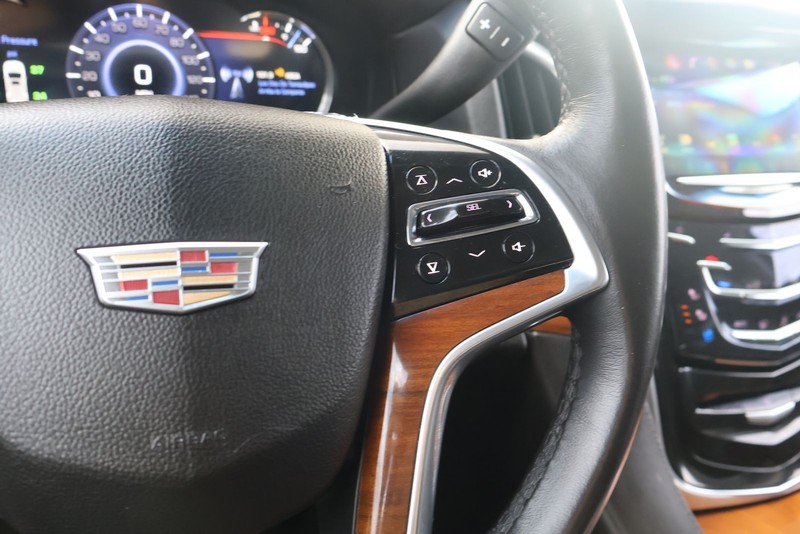 Cadillac Escalade ESV Vehicle Full-screen Gallery Image 27