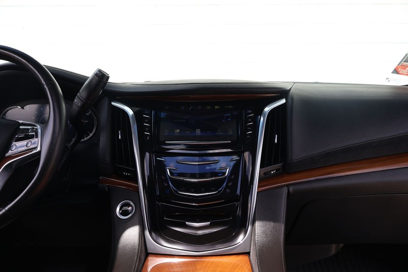 Cadillac Escalade ESV Vehicle Full-screen Gallery Image 28