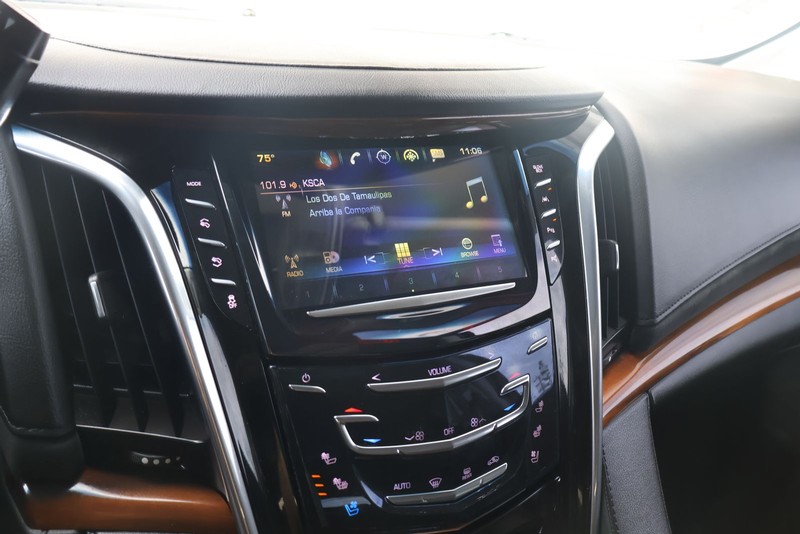 Cadillac Escalade ESV Vehicle Full-screen Gallery Image 29