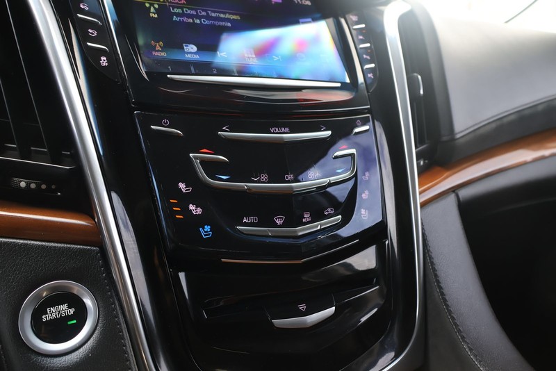 Cadillac Escalade ESV Vehicle Full-screen Gallery Image 31