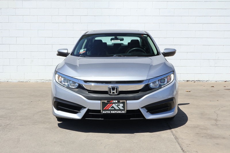 Honda Civic Sedan Vehicle Full-screen Gallery Image 02