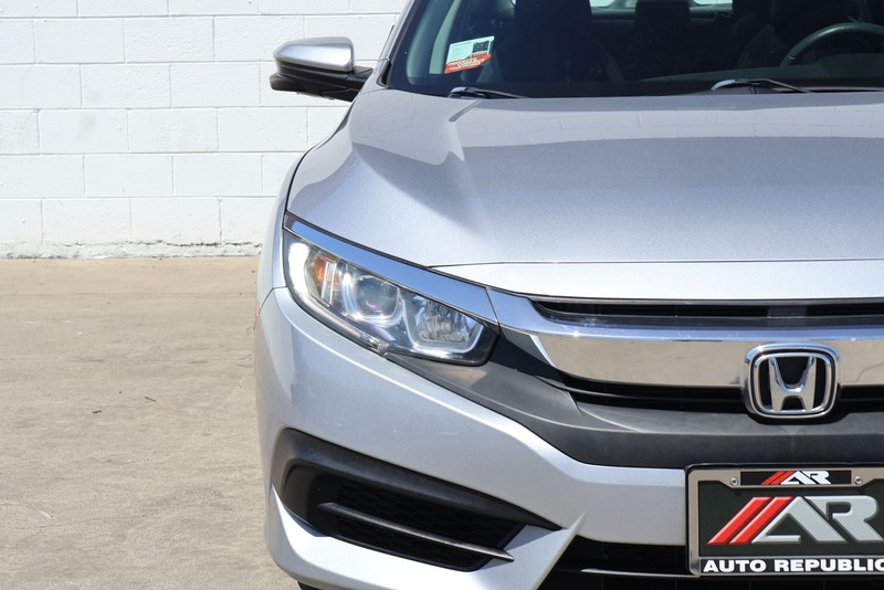 Honda Civic Sedan Vehicle Full-screen Gallery Image 03