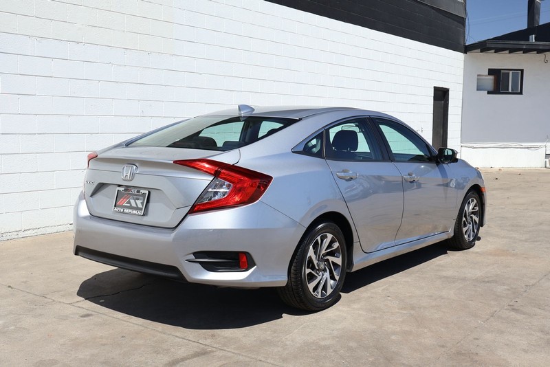 Honda Civic Sedan Vehicle Full-screen Gallery Image 05