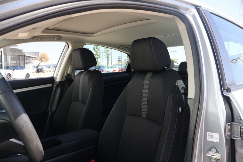 Honda Civic Sedan Vehicle Full-screen Gallery Image 16