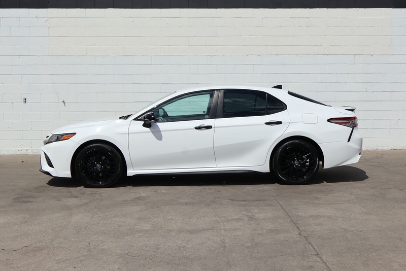 Toyota Camry Vehicle Full-screen Gallery Image 10