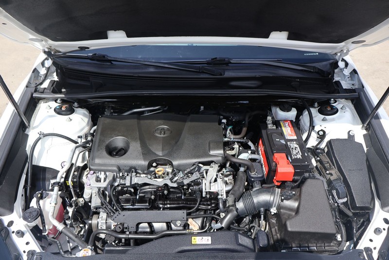 Toyota Camry Vehicle Full-screen Gallery Image 12