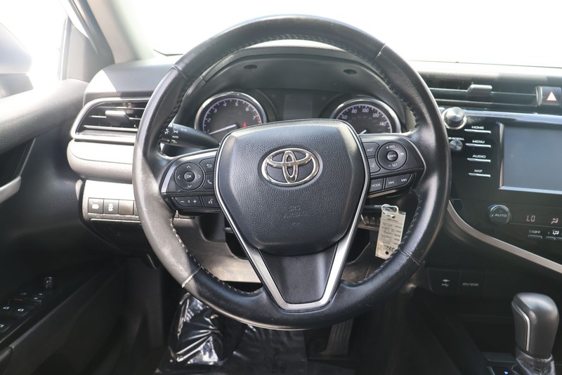 Toyota Camry Vehicle Full-screen Gallery Image 23