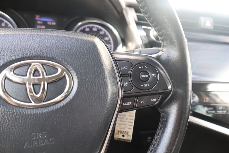 Toyota Camry Vehicle Full-screen Gallery Image 25