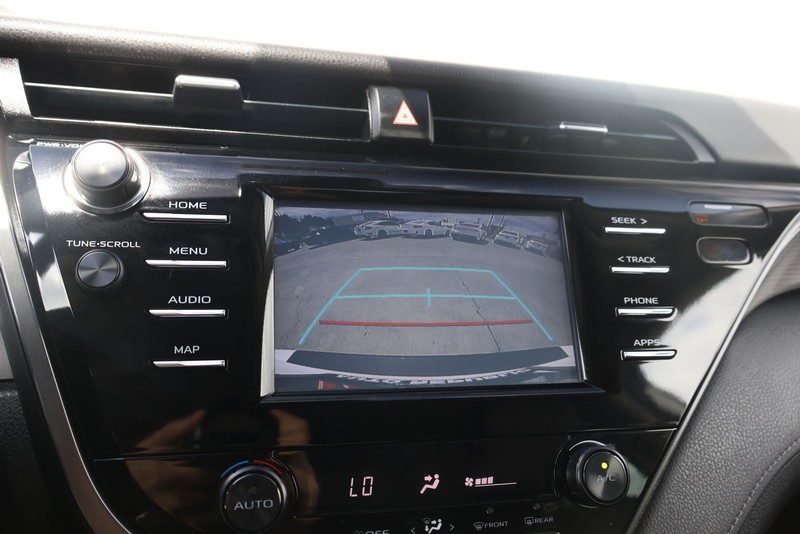 Toyota Camry Vehicle Full-screen Gallery Image 28