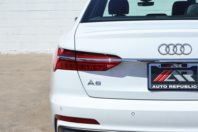 Audi A6 Vehicle Full-screen Gallery Image 07