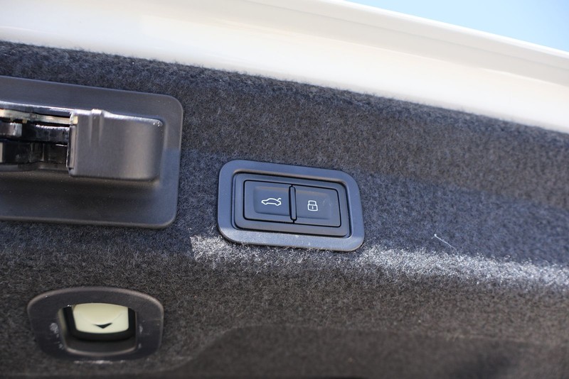 Audi A6 Vehicle Full-screen Gallery Image 09