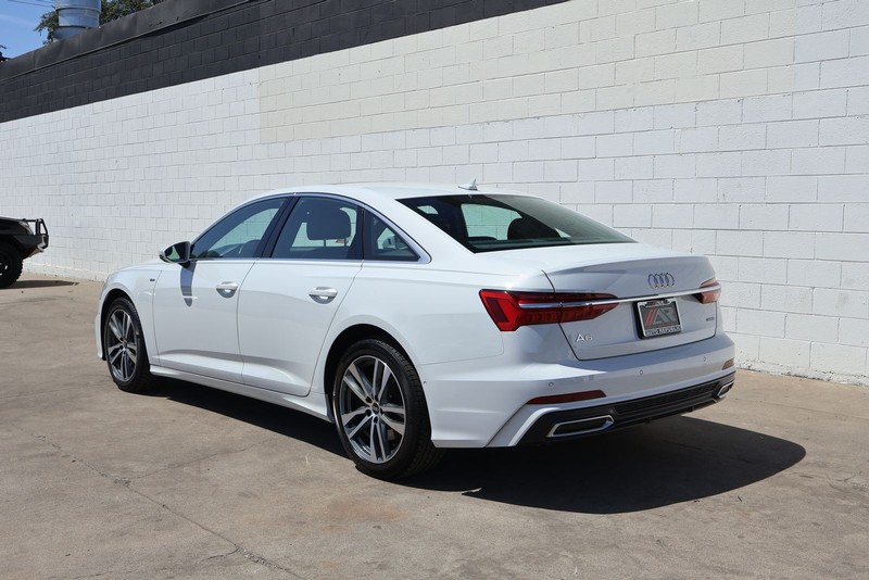 Audi A6 Vehicle Full-screen Gallery Image 10