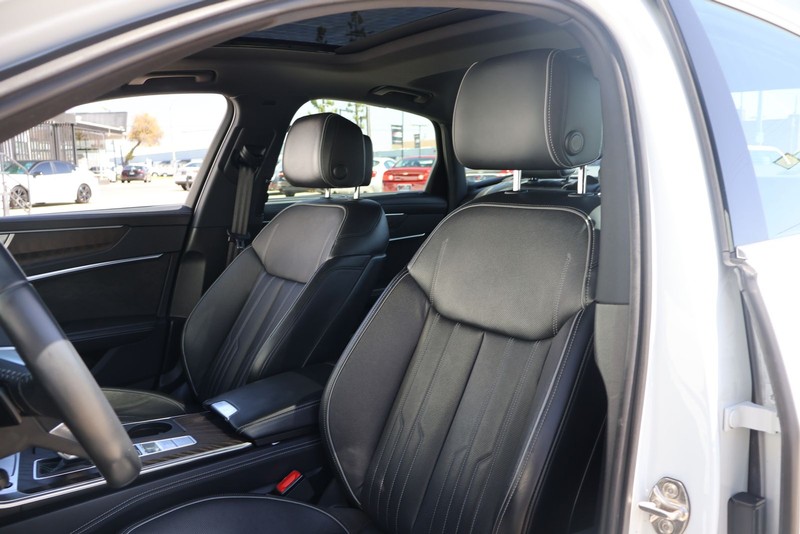 Audi A6 Vehicle Full-screen Gallery Image 17