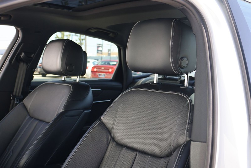 Audi A6 Vehicle Full-screen Gallery Image 18