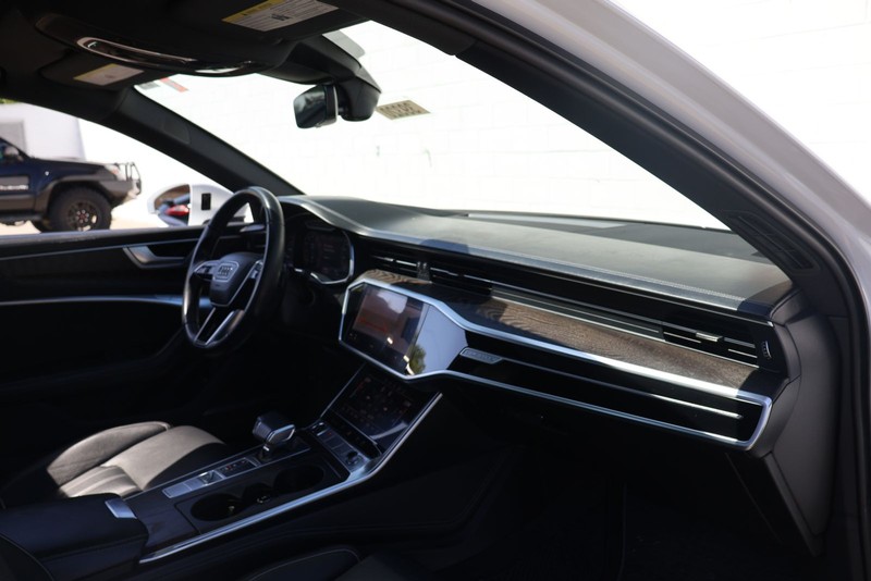 Audi A6 Vehicle Full-screen Gallery Image 19