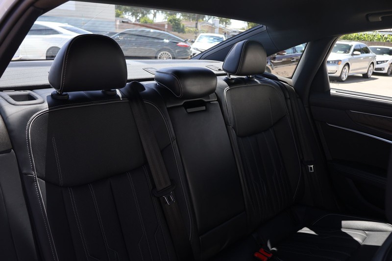 Audi A6 Vehicle Full-screen Gallery Image 21