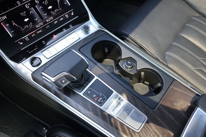 Audi A6 Vehicle Full-screen Gallery Image 32