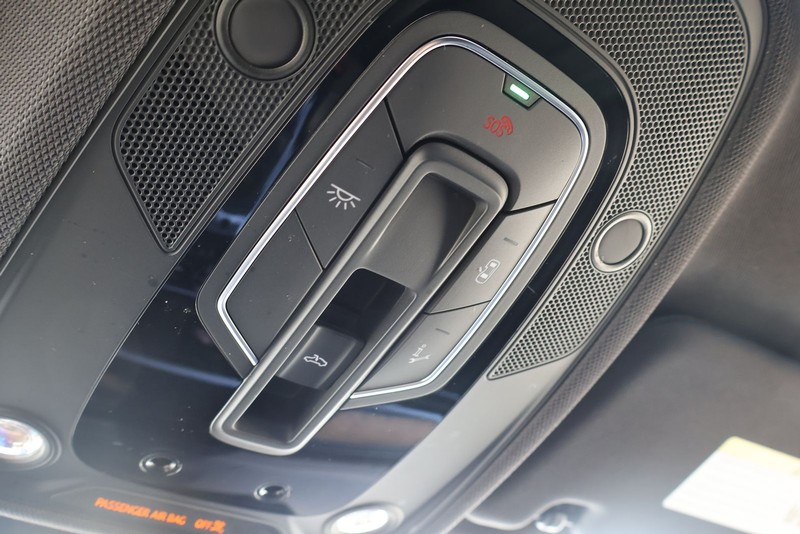 Audi A6 Vehicle Full-screen Gallery Image 33