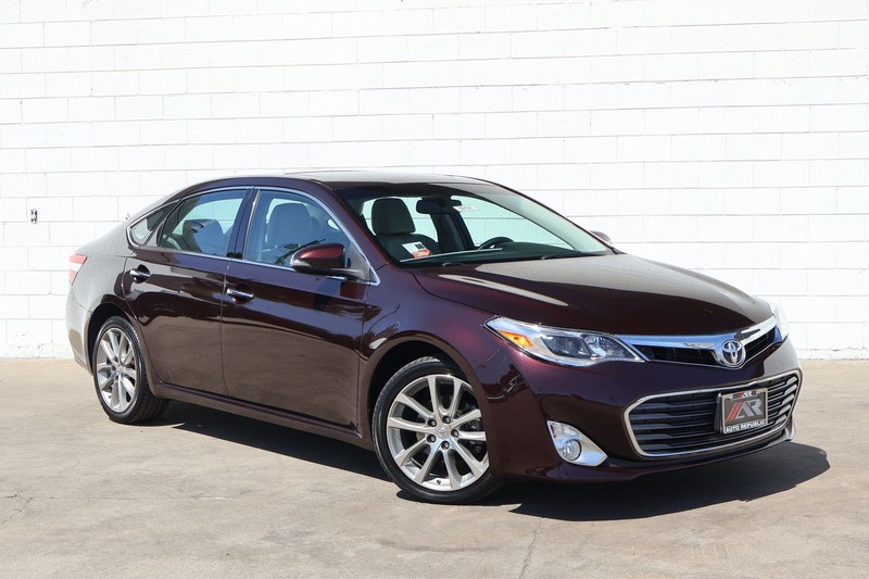 Toyota Avalon Vehicle Full-screen Gallery Image 01