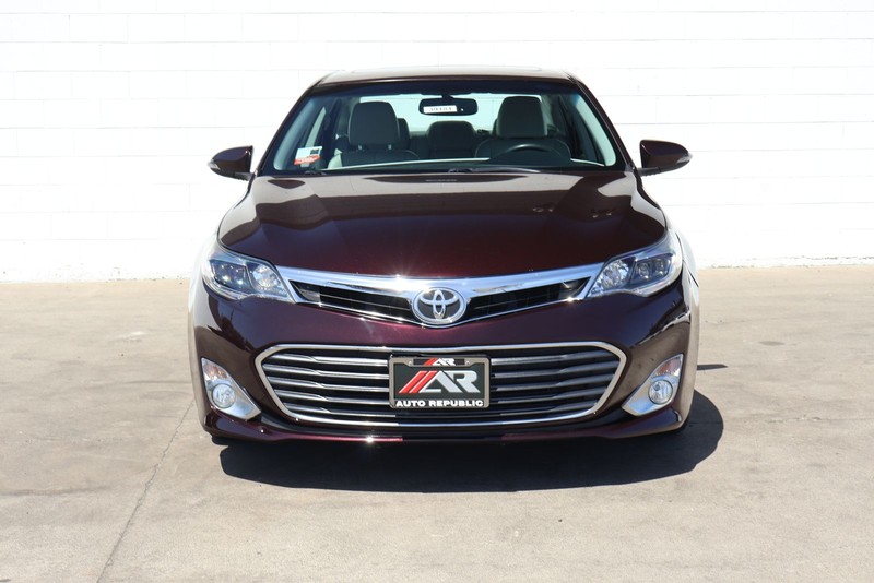 Toyota Avalon Vehicle Full-screen Gallery Image 02