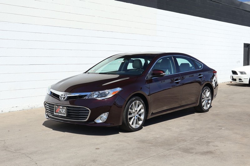 Toyota Avalon Vehicle Full-screen Gallery Image 11