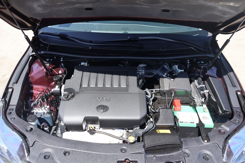 Toyota Avalon Vehicle Full-screen Gallery Image 12