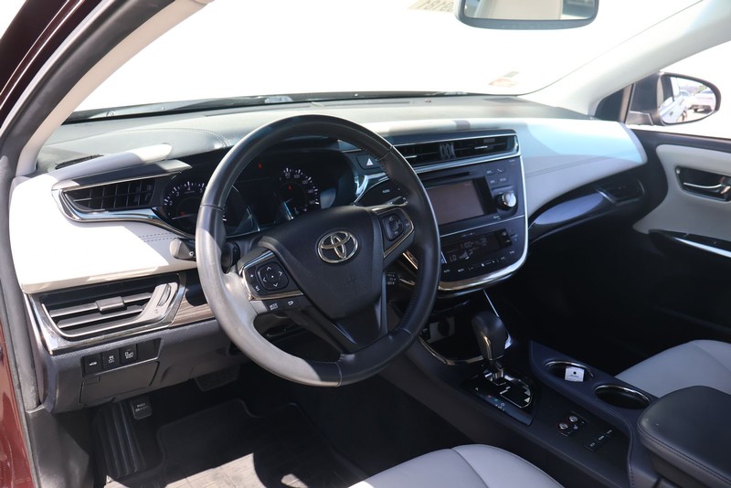 Toyota Avalon Vehicle Full-screen Gallery Image 15