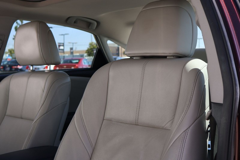 Toyota Avalon Vehicle Full-screen Gallery Image 17