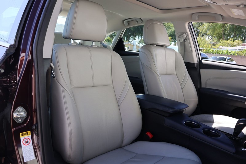 Toyota Avalon Vehicle Full-screen Gallery Image 19