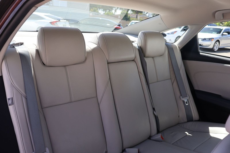 Toyota Avalon Vehicle Full-screen Gallery Image 20
