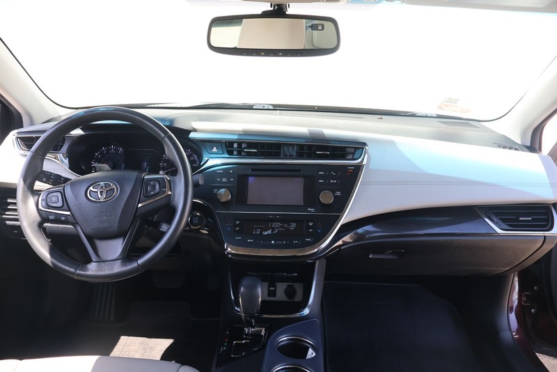 Toyota Avalon Vehicle Full-screen Gallery Image 22