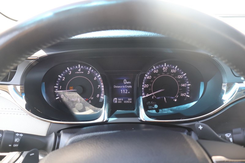 Toyota Avalon Vehicle Full-screen Gallery Image 23