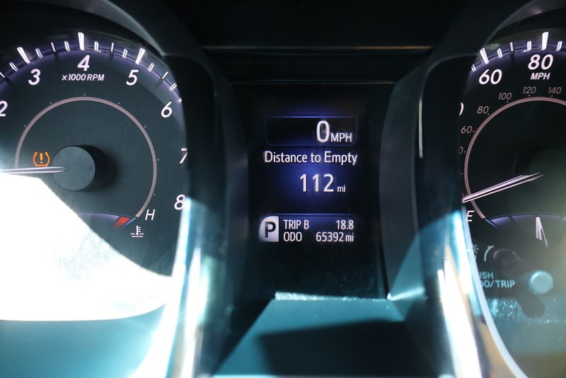 Toyota Avalon Vehicle Full-screen Gallery Image 24