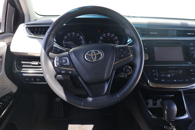Toyota Avalon Vehicle Full-screen Gallery Image 25
