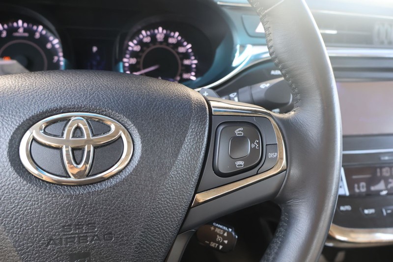 Toyota Avalon Vehicle Full-screen Gallery Image 27