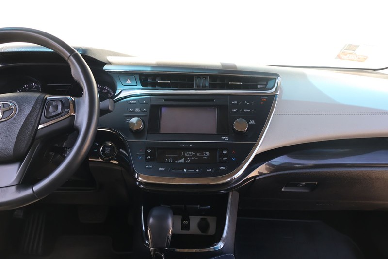 Toyota Avalon Vehicle Full-screen Gallery Image 28