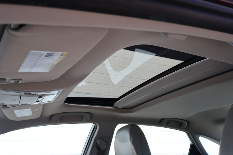 Toyota Avalon Vehicle Full-screen Gallery Image 33