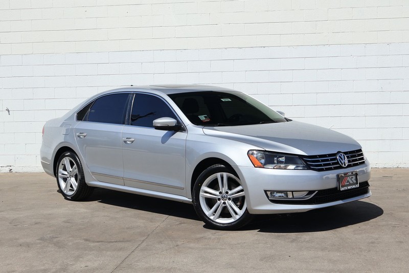 Volkswagen Passat Vehicle Full-screen Gallery Image 01