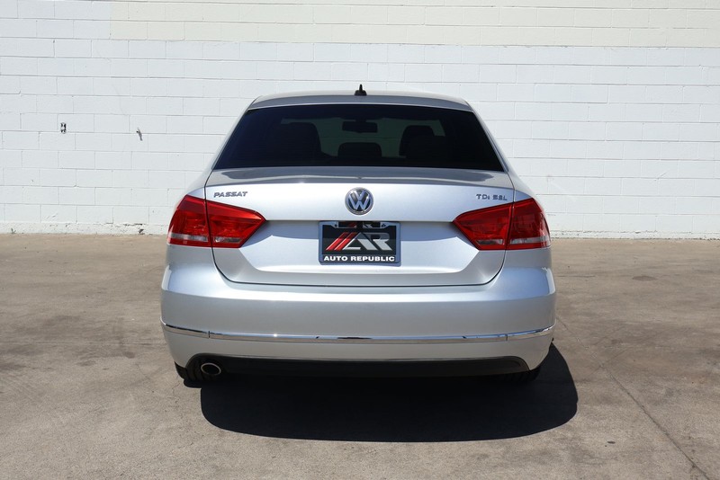 Volkswagen Passat Vehicle Full-screen Gallery Image 06
