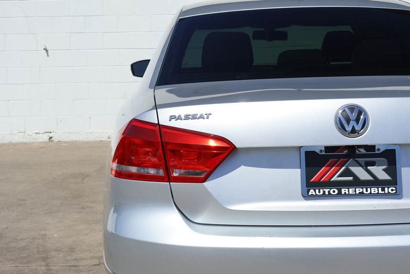 Volkswagen Passat Vehicle Full-screen Gallery Image 07