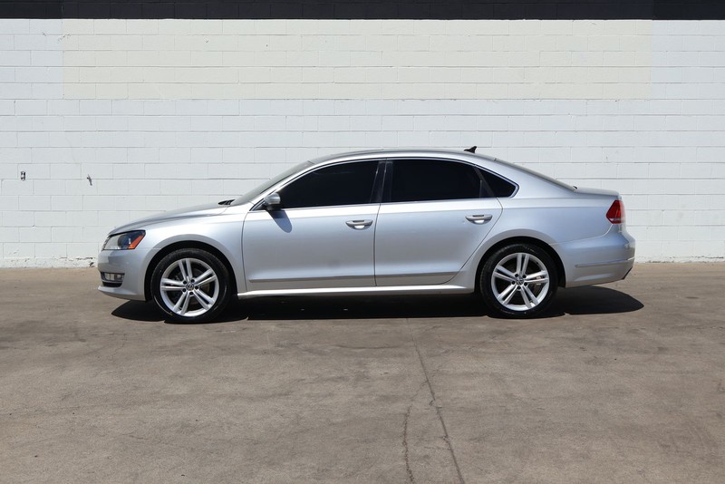 Volkswagen Passat Vehicle Full-screen Gallery Image 10