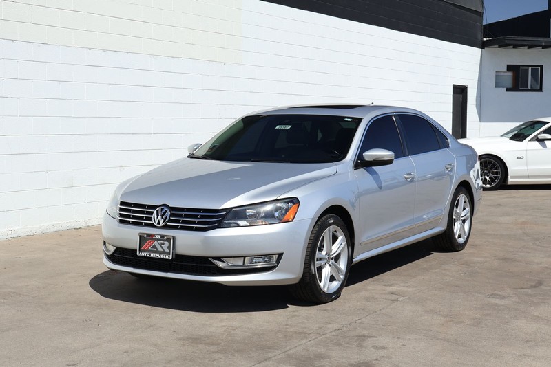 Volkswagen Passat Vehicle Full-screen Gallery Image 11