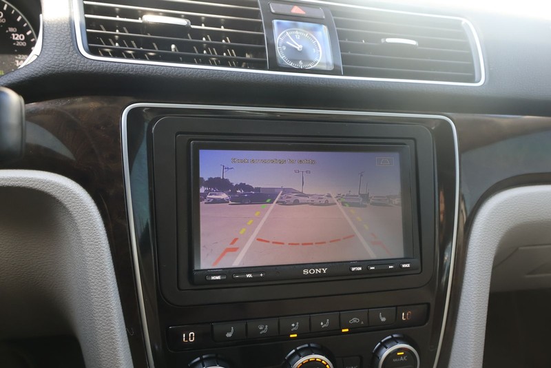 Volkswagen Passat Vehicle Full-screen Gallery Image 29