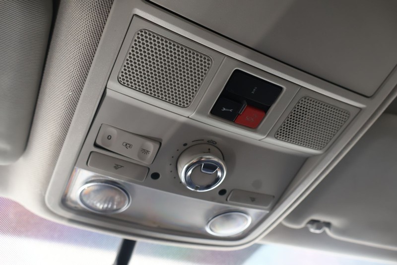 Volkswagen Passat Vehicle Full-screen Gallery Image 32