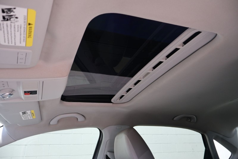 Volkswagen Passat Vehicle Full-screen Gallery Image 33