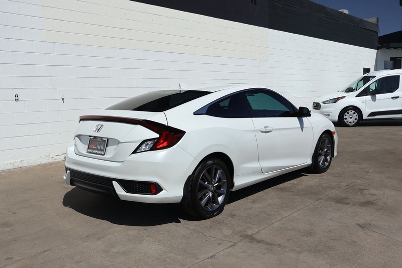 Honda Civic Coupe Vehicle Full-screen Gallery Image 05
