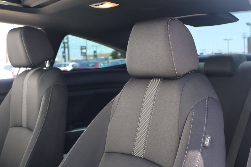 Honda Civic Coupe Vehicle Full-screen Gallery Image 16
