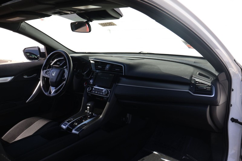 Honda Civic Coupe Vehicle Full-screen Gallery Image 17