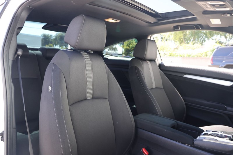 Honda Civic Coupe Vehicle Full-screen Gallery Image 18
